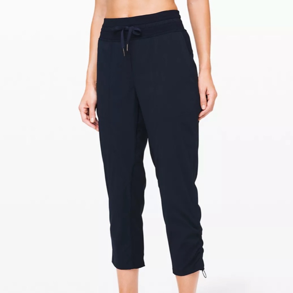 Lululemon dance studio crop navy